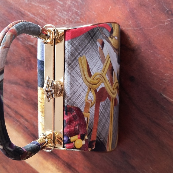 Classy Simon Chang Multicolor Handbag with Gold Accents. Great Condition. - Picture 11 of 11